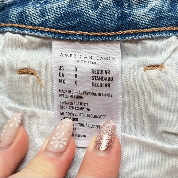 American Eagle Ripped Relaxed Mom Jeans - Picture 6 of 6